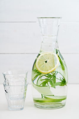 Einzigartige Trinkgefäße und Tipps für köstliches Wasser